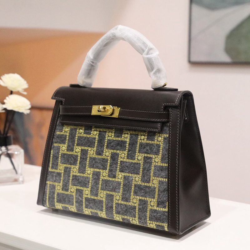 Hermès Printed Top Handle Bag — صورة 1