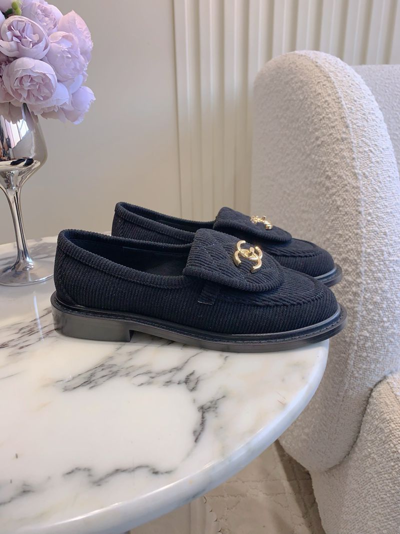 Chanel CC Corduroy Loafers — صورة 1