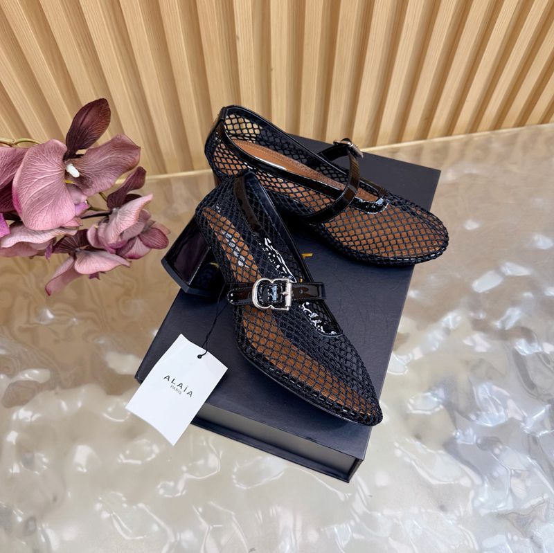 Alaïa Fishnet Mary Jane Block-Heel Pumps — صورة 1