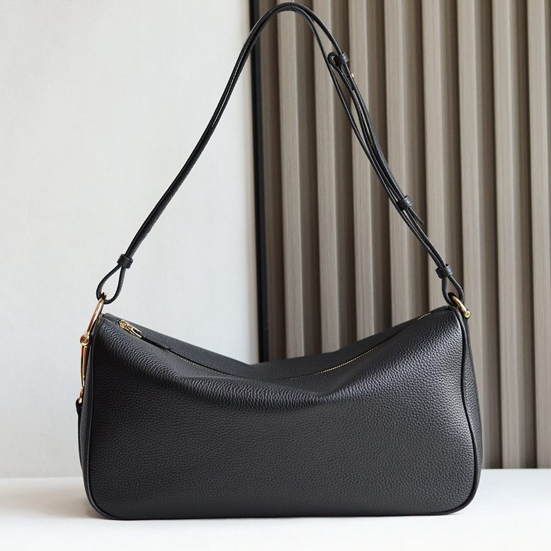 Gucci Leather Shoulder Bag — صورة 1