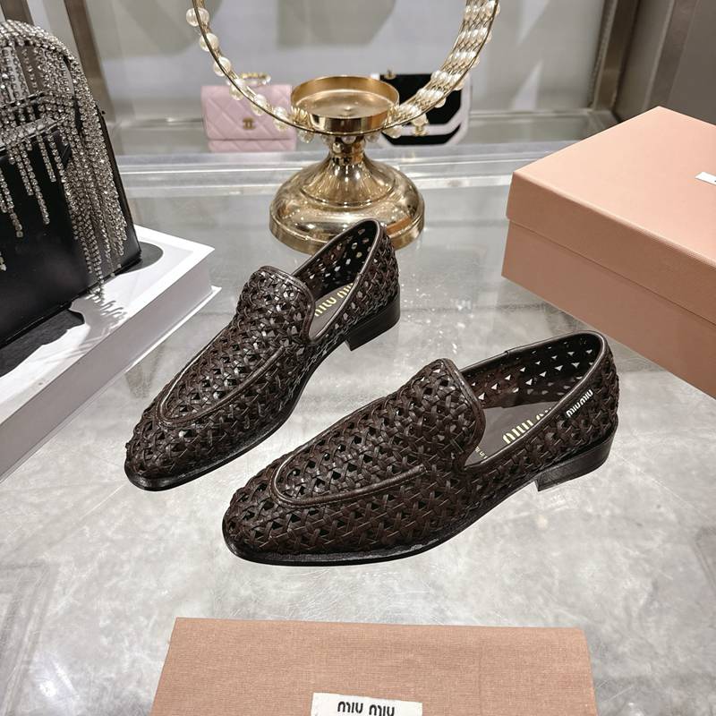 Miu Miu Woven Leather Loafers — صورة 1