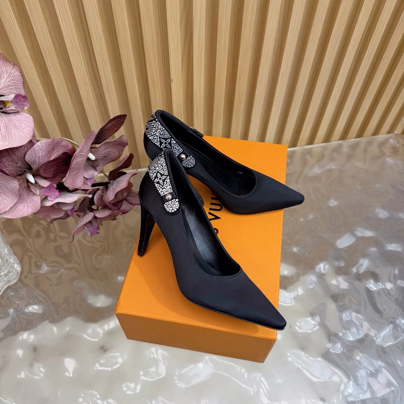 Louis Vuitton Crystal-Heel Pointed Pumps — صورة 1