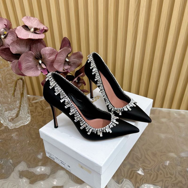 Amina Muaddi Crystal Fringe Pumps — صورة 1