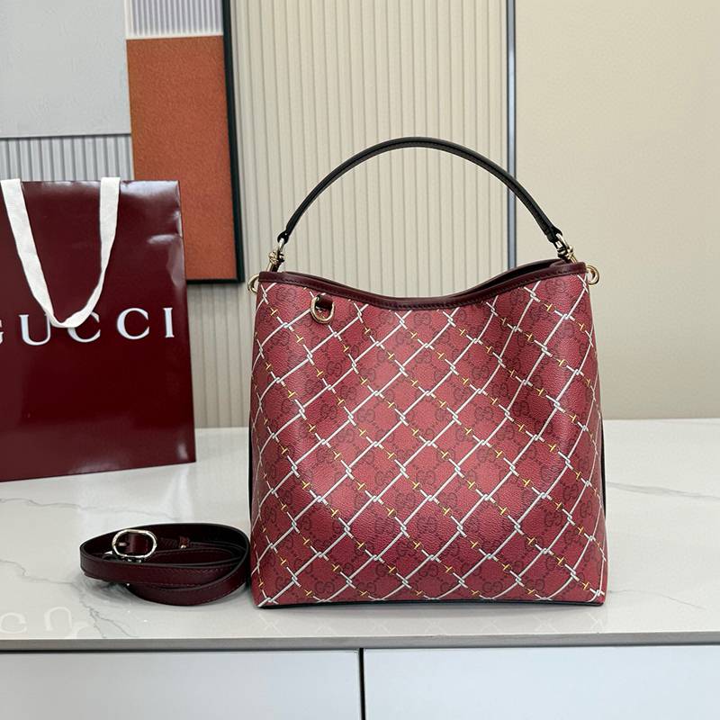 Gucci GG Emblem Bucket Bag — صورة 1