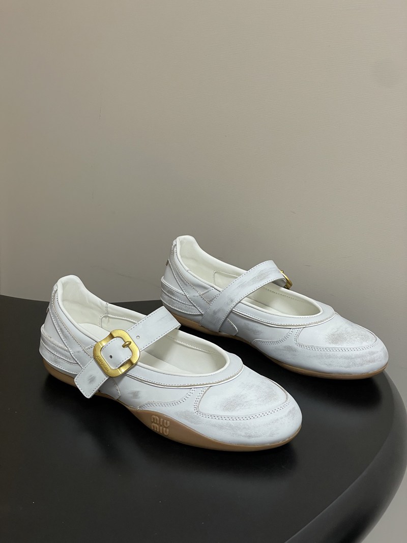 Miu Miu Gymnasium Leather Ballerinas With Strap And Buckle — صورة 1