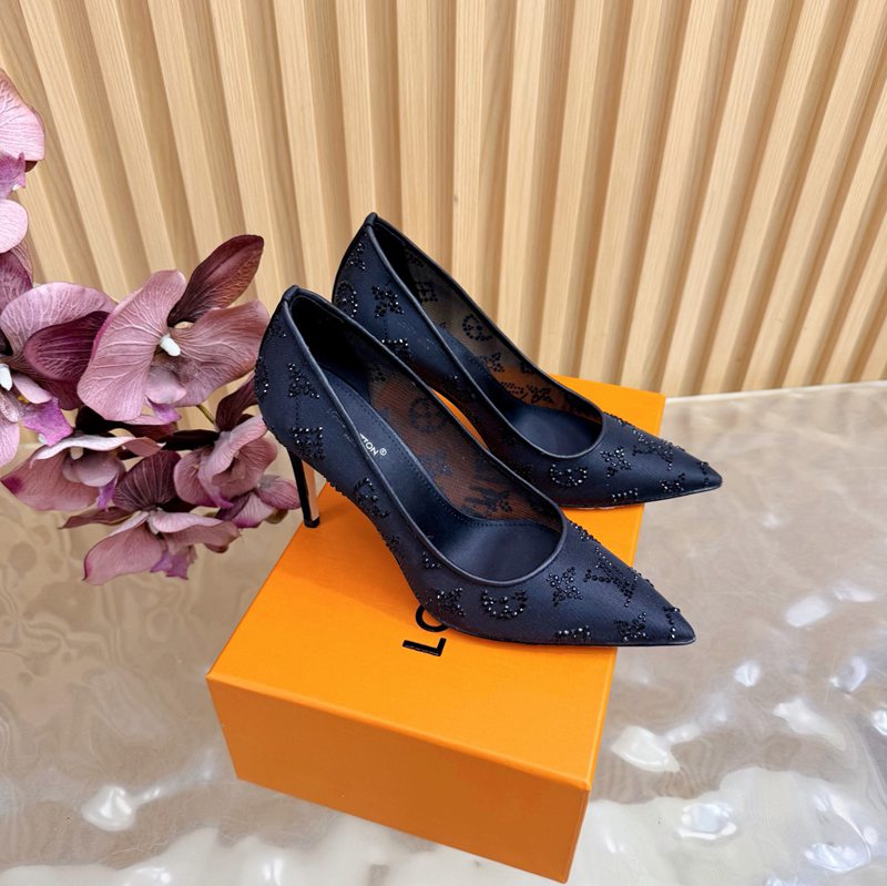 Louis Vuitton Monogram Pointed-Toe Pumps — صورة 1