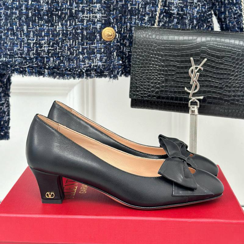 Valentino Garavani Bow-Detail Low-Heel Pumps — صورة 1