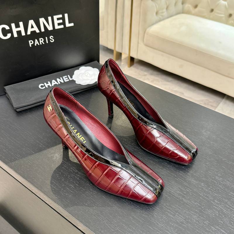 Chanel Two-Tone Square-Toe Pumps — صورة 1