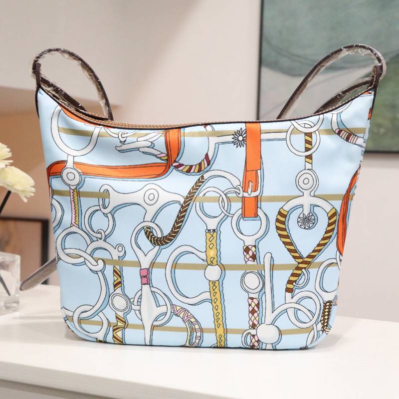 Hermès Printed Shoulder Tote Bag — صورة 1
