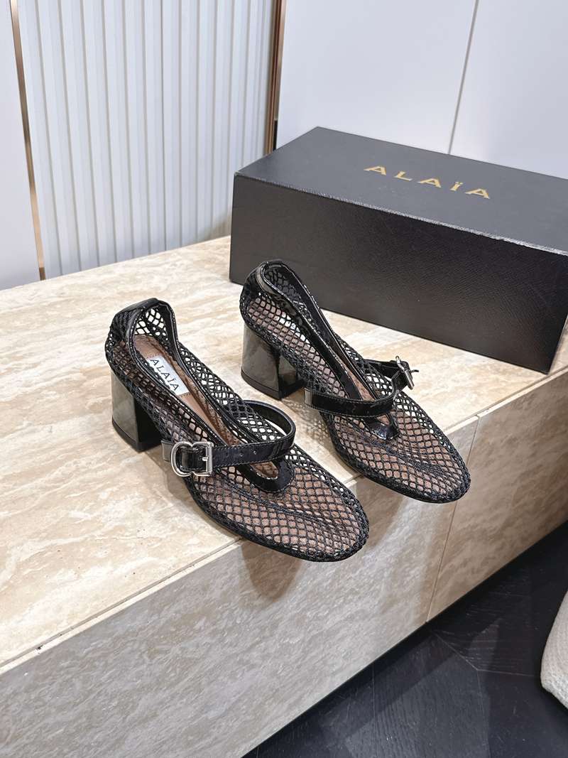 Alaïa Fishnet Mary Jane Block-Heel Pumps — صورة 1
